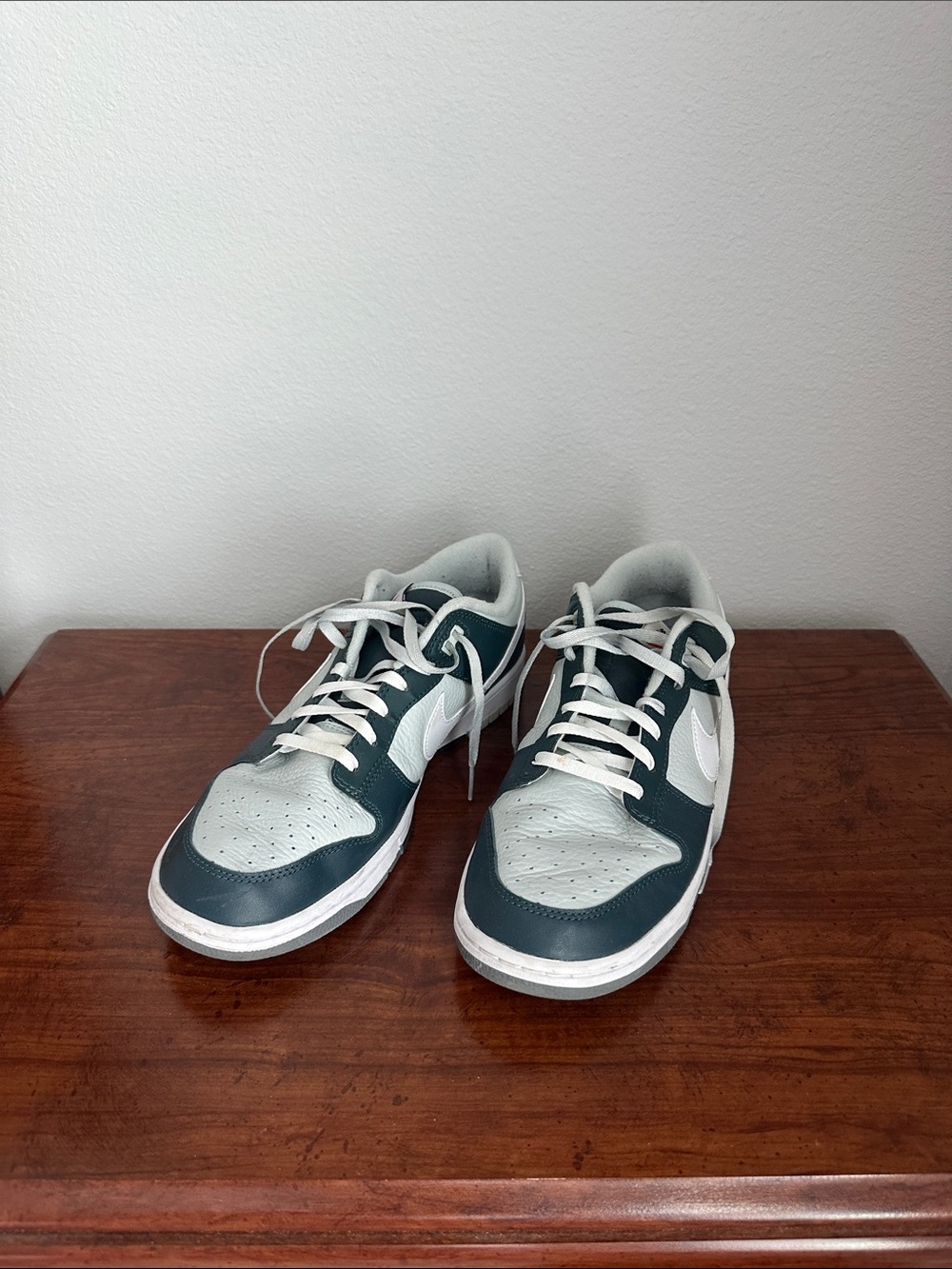 Nike Low-Top Sneakers in White and Dark Green